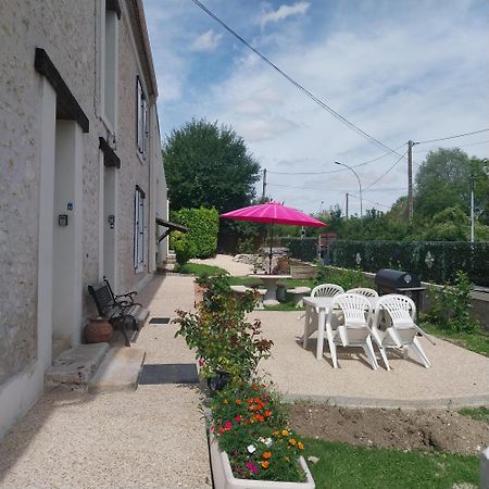 Gite Dans Une Ancienne Corps De Ferme D Provins Exterior foto
